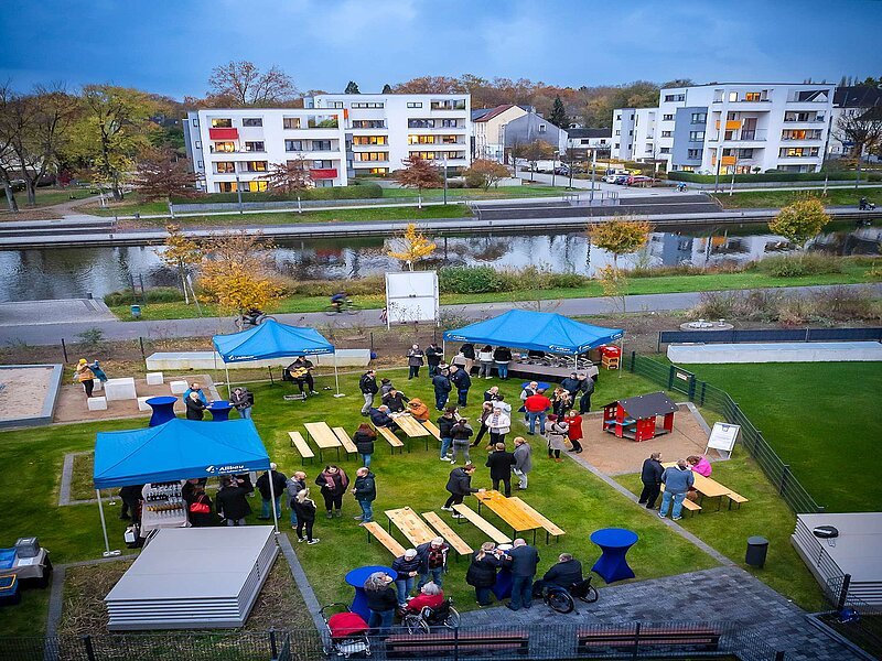 Luftaufnahme Uferviertel bei Fest